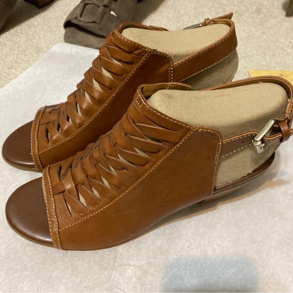 Comfortiva sandals size 10 NWOT
